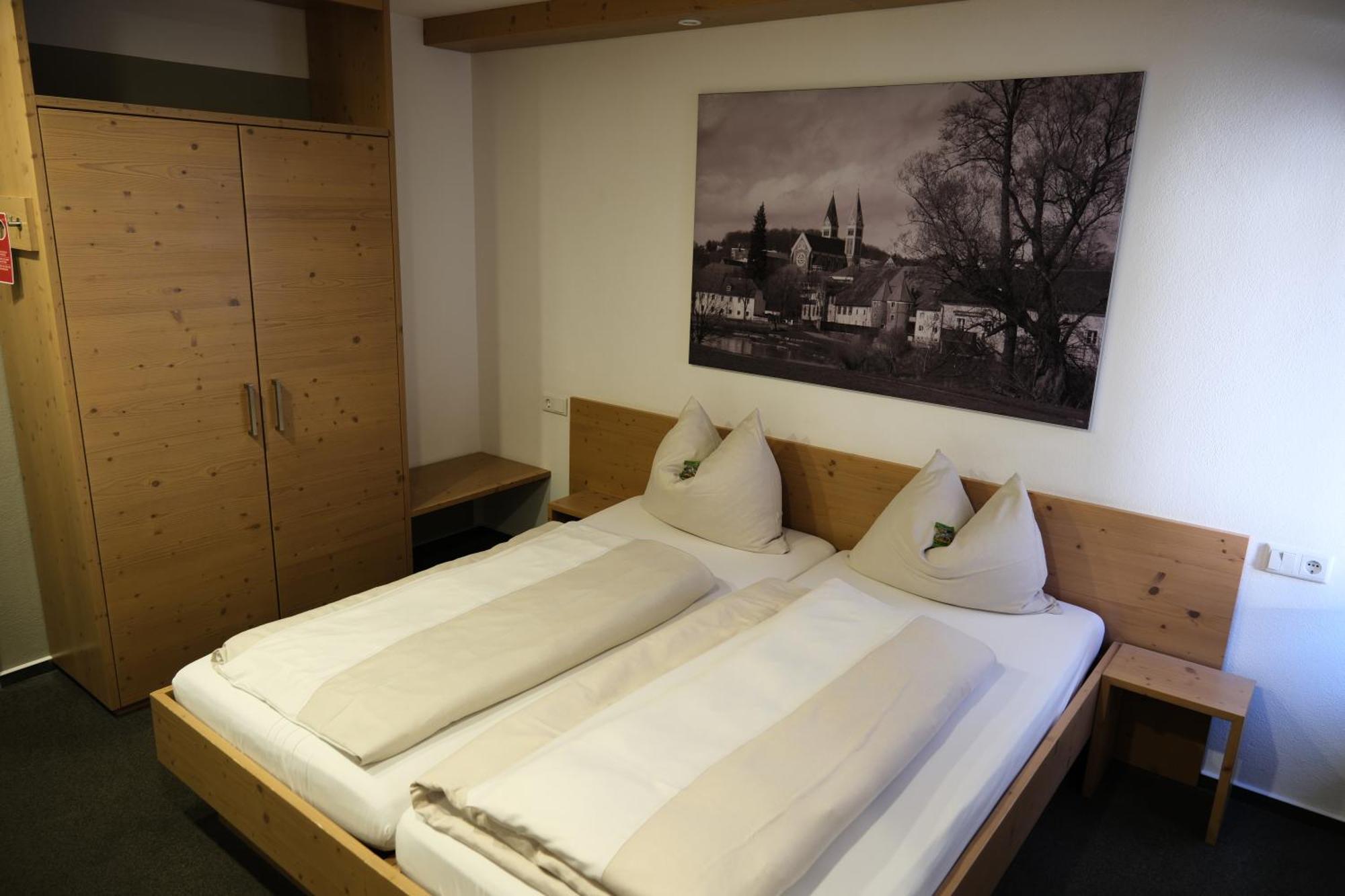 Hotel "Beim Butz" Worth an der Donau Esterno foto