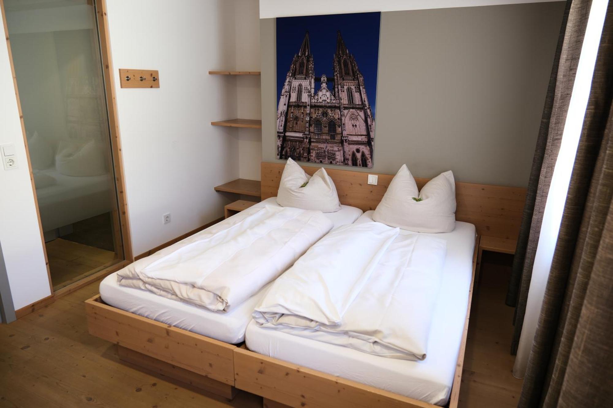 Hotel "Beim Butz" Worth an der Donau Esterno foto