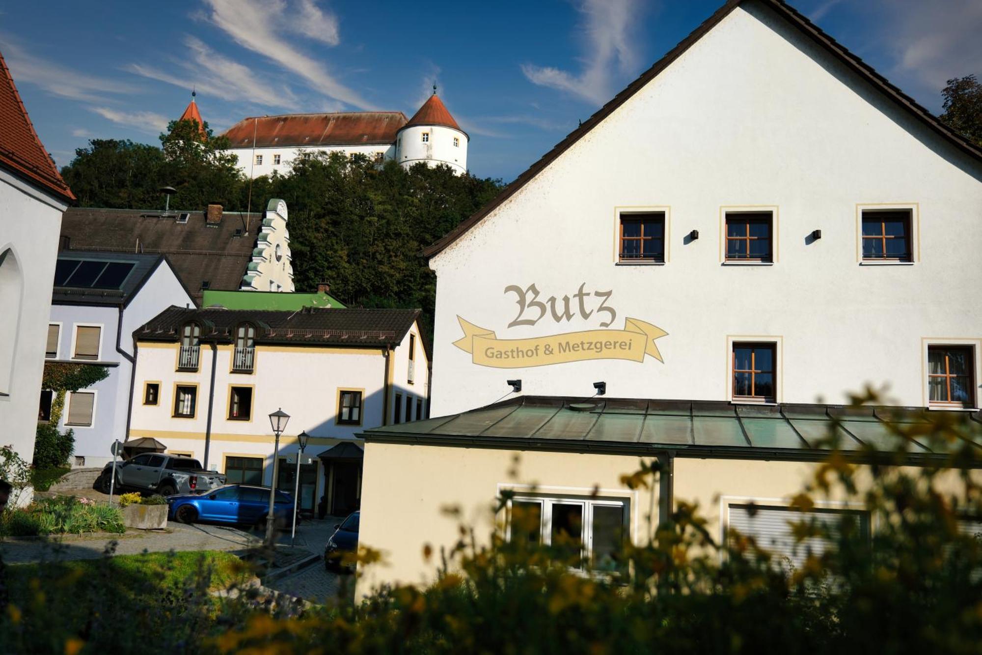 Hotel "Beim Butz" Worth an der Donau Esterno foto