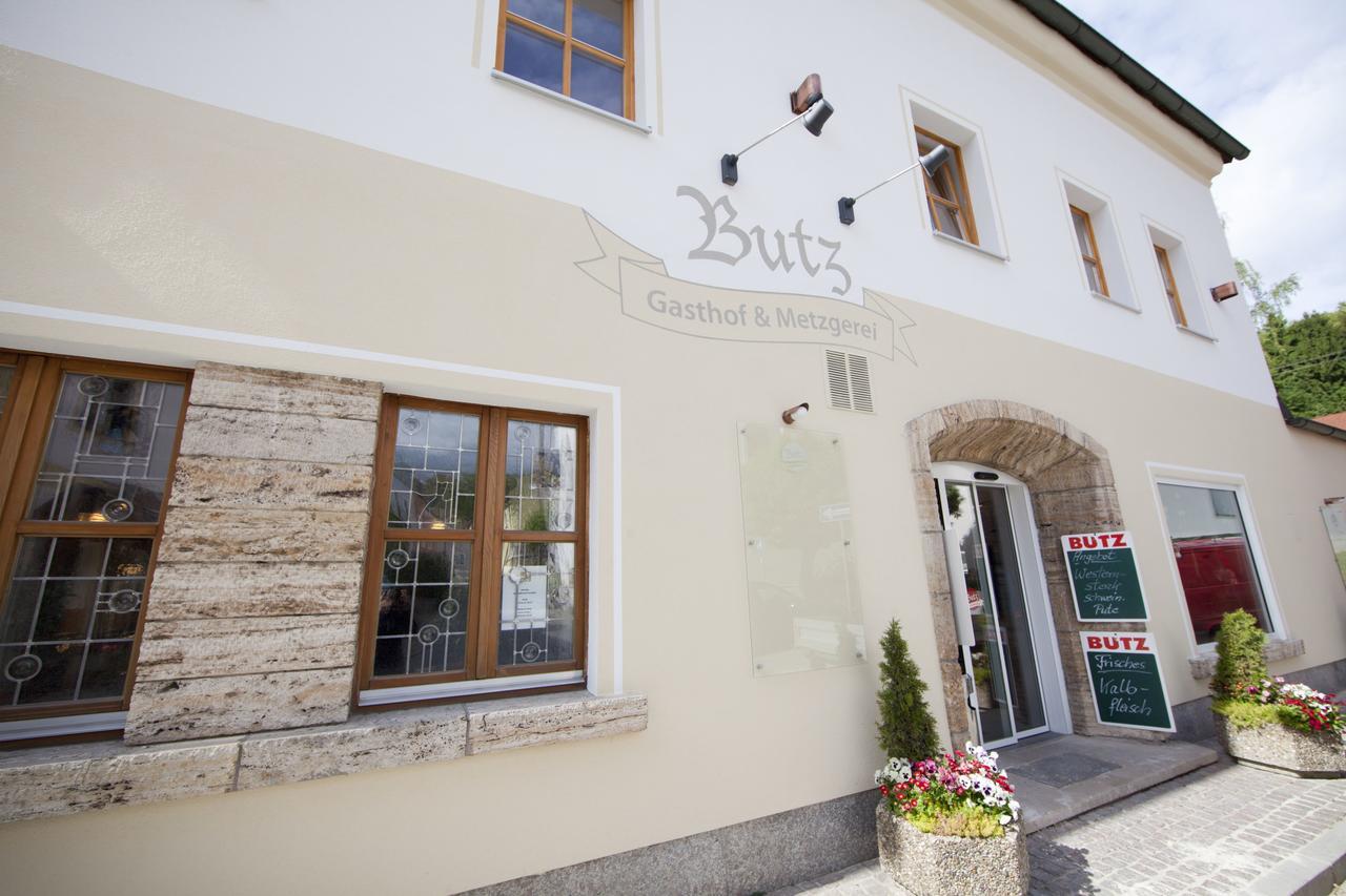 Hotel "Beim Butz" Worth an der Donau Esterno foto