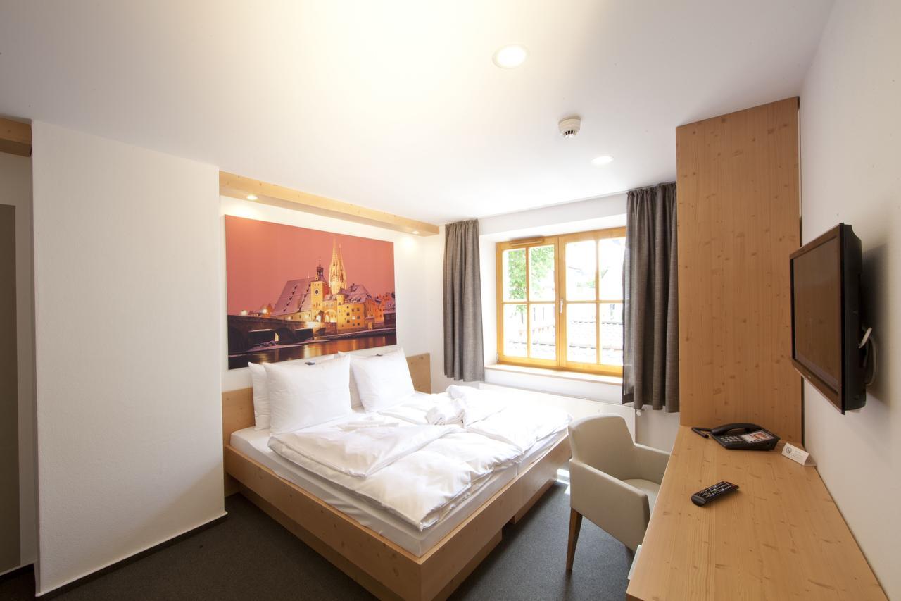 Hotel "Beim Butz" Worth an der Donau Camera foto